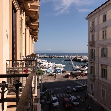 Caracciolo 13 Rooftop & Suites Naples Luaran gambar